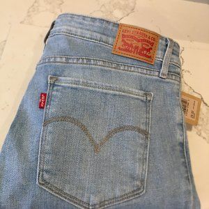 NWT Levis Skinny Jeans